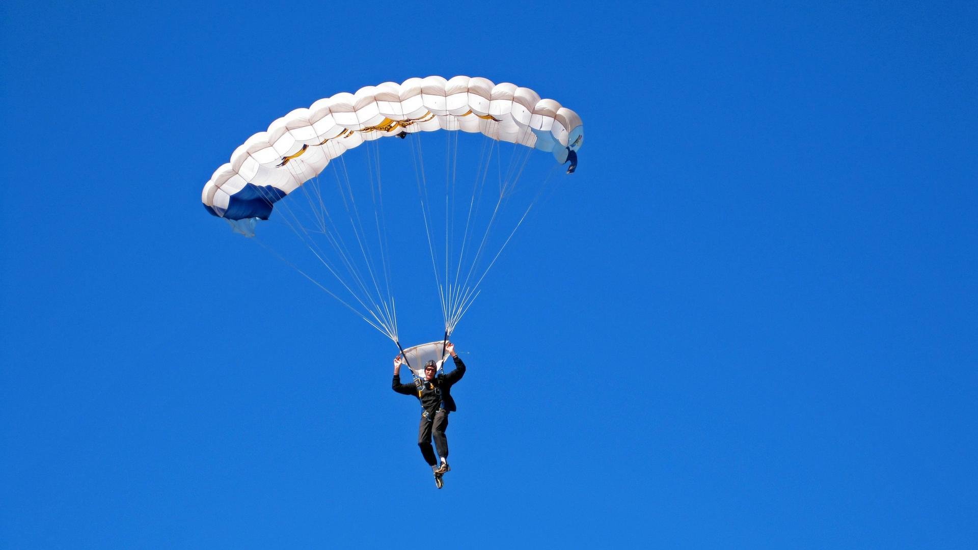 篮球专项技能动作精准度训练新方法，篮球技能展示动作