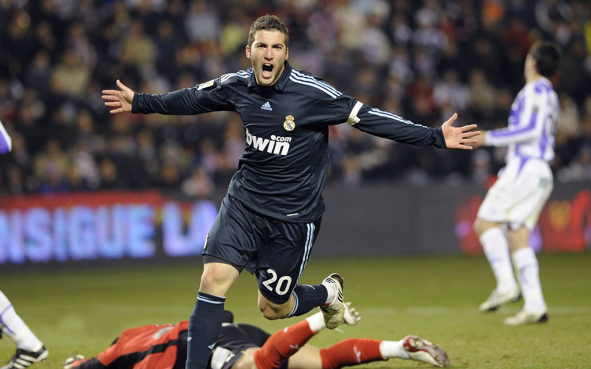 世界杯逆袭之路：奋斗的每一步都熠熠生辉，世界杯逆转奇迹